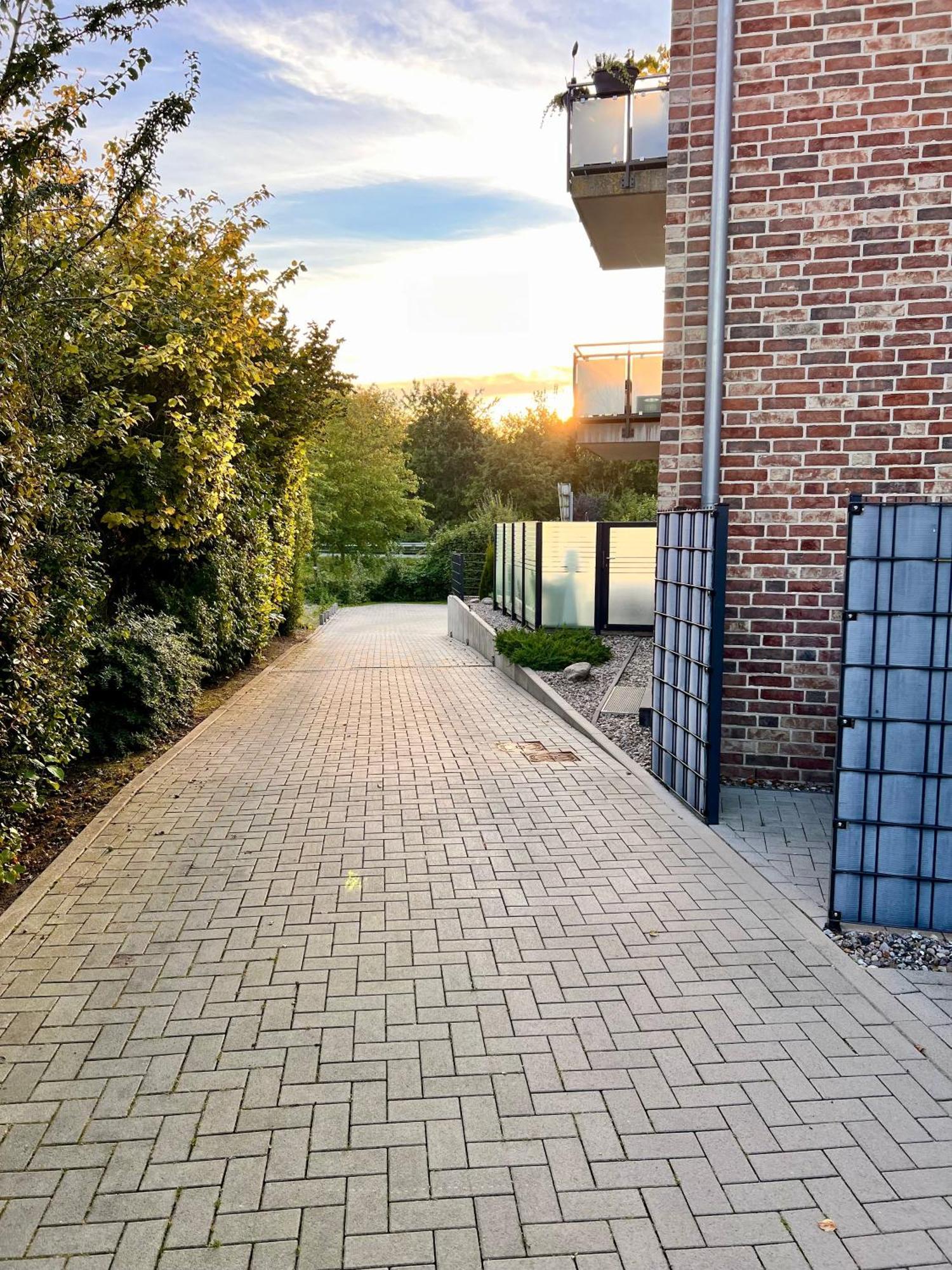 Kleine Auszeit -- Inklusive Parkplatz & Wifi, Geschirrspueler, Waschmaschine & Terrasse Mit Strandkorb -- Perfekt Fuer Urlaub & Business Шарбойц Экстерьер фото